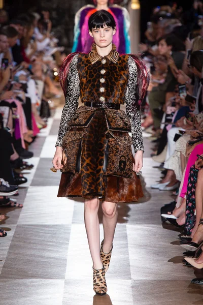 Look 3